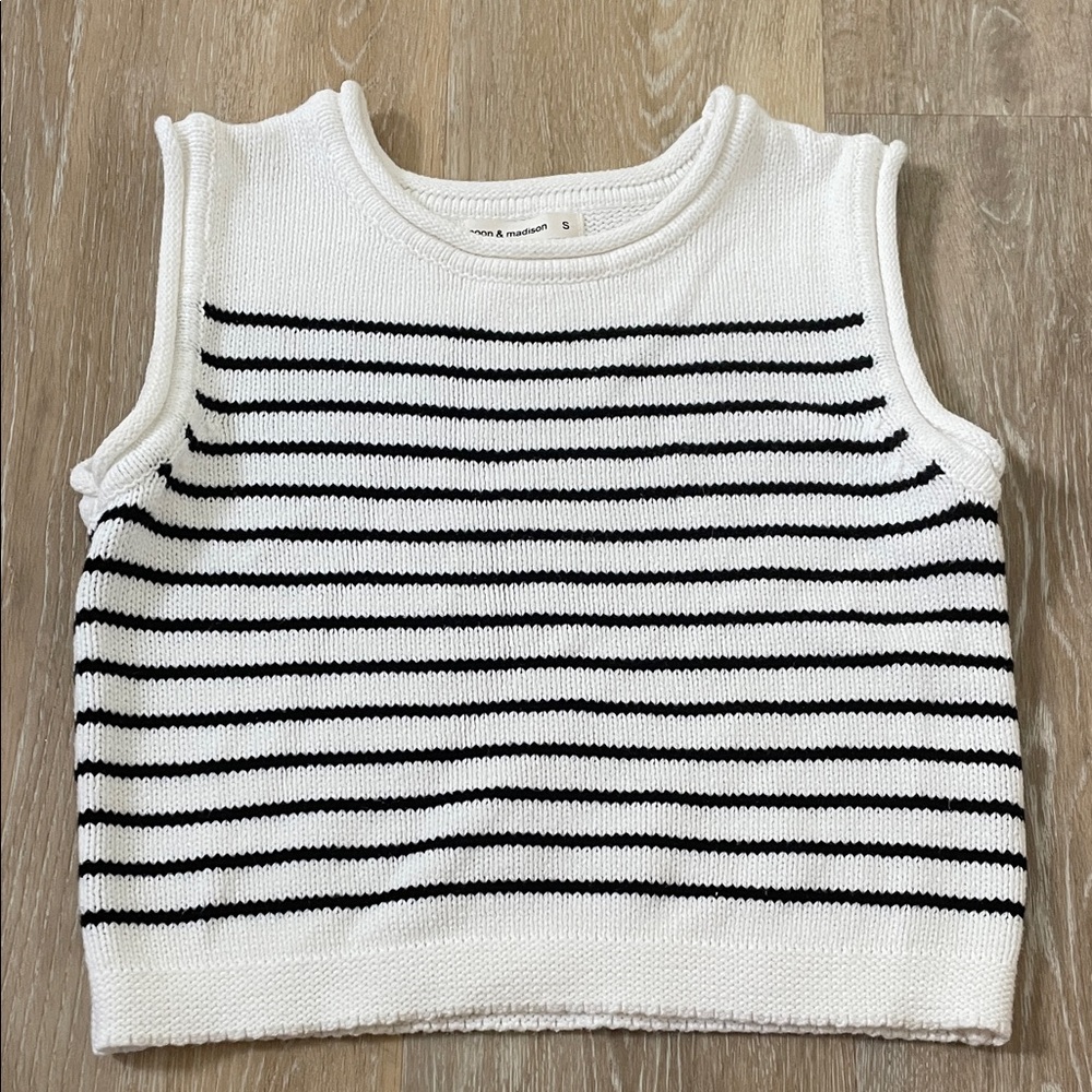 Moon & Madison Black and White Knit Top